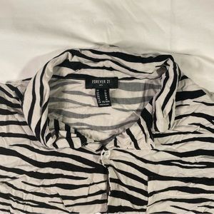 Forever 21 men’s zebra print short sleeved shirt